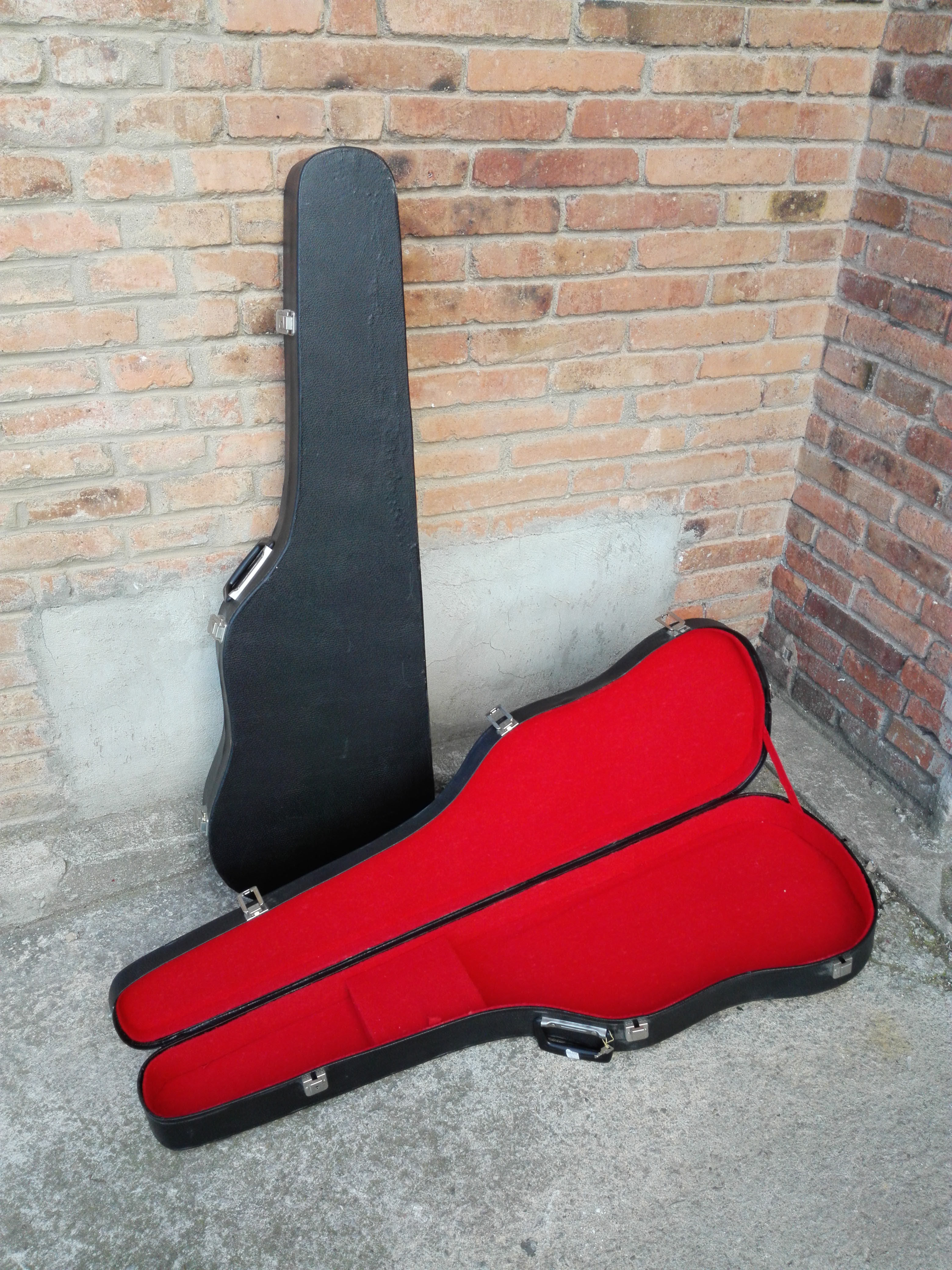 funda guitarra bajo instrumento musica carton negro terciopelo rojo 10.5x121x39 2u
